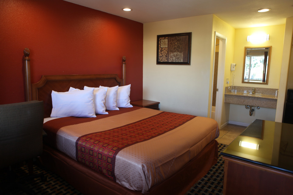 RANGE OF COMFORTABLE GUEST ROOMS TO SUIT YOUR NEEDS