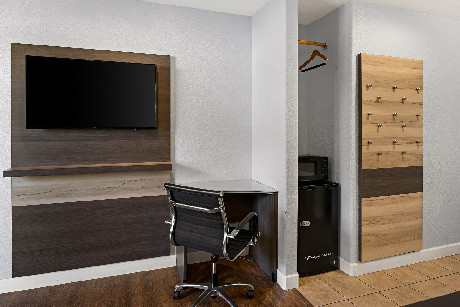 Bay Breeze Inn - Amenities