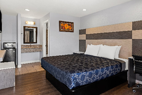 Bay Breeze Inn - Guest Room