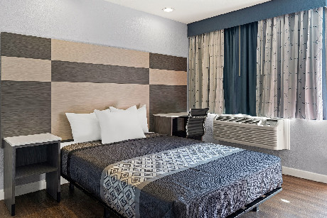 Bay Breeze Inn - Guest Room