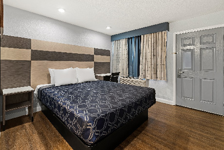 Bay Breeze Inn - Guest Room