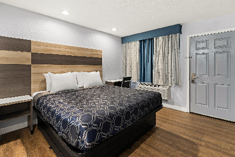 Bay Breeze Inn - Guest Room