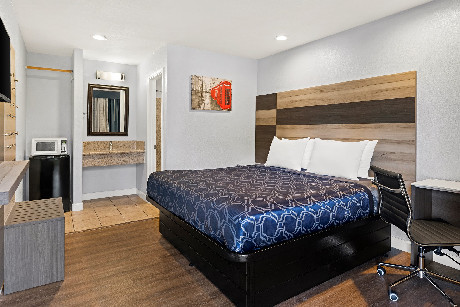 Bay Breeze Inn - Guest Room