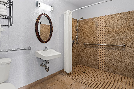 Bay Breeze Inn - Bathroom