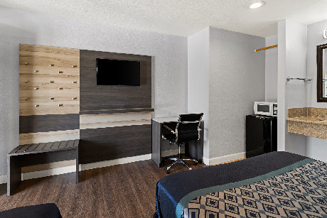 Bay Breeze Inn - Amenities